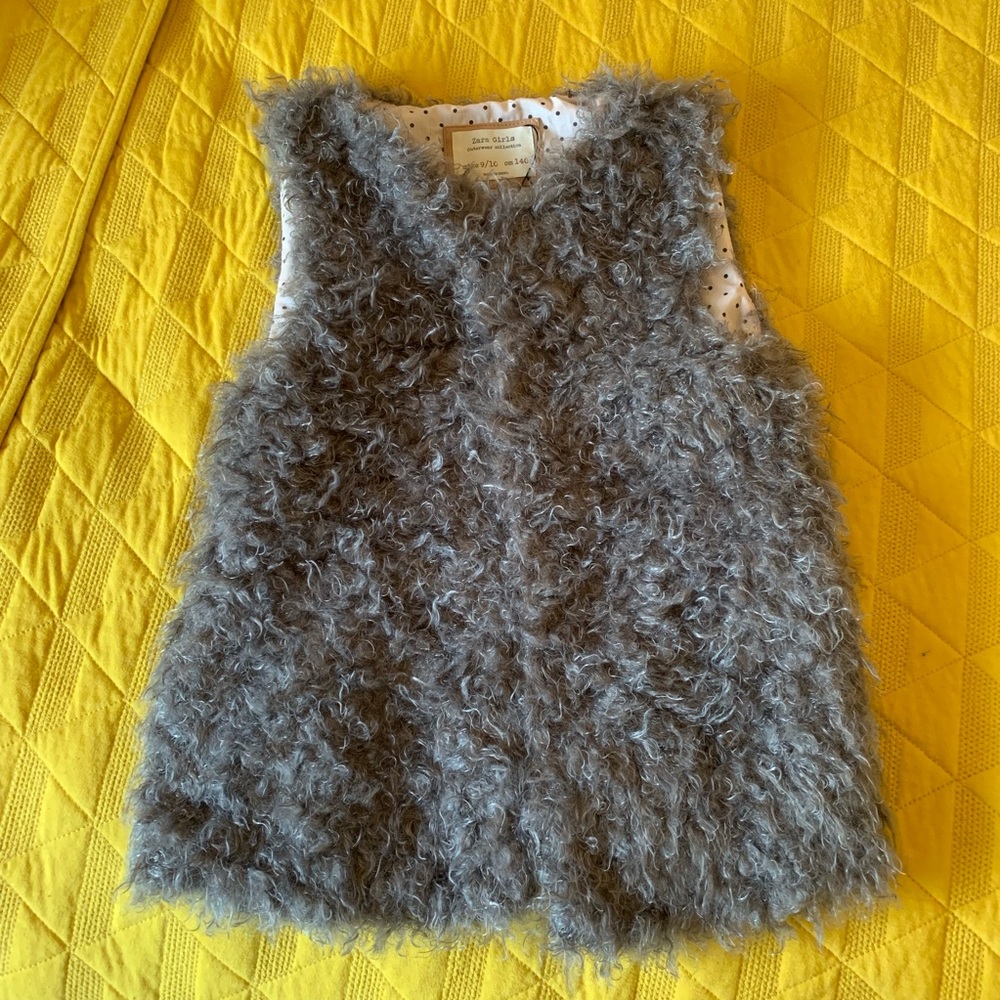 Zara Girls furry vest size 9/10